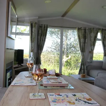 Polborder Holidays Country Park Kemping 2*
